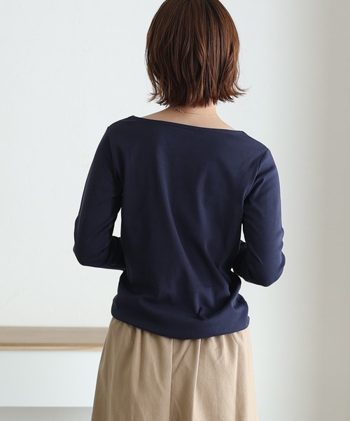ElegChic(エレグシック)の「Vネック指空きTシャツ 長袖(Tシャツ/カットソー・レディース・グレイッシュベージュ/パープル/ネイビー/ライトグレー/カーキ/オフホワイト/チャコールグレー/杢グレー/ブラック・XL/3L/L/M/4L)」の16枚目の写真