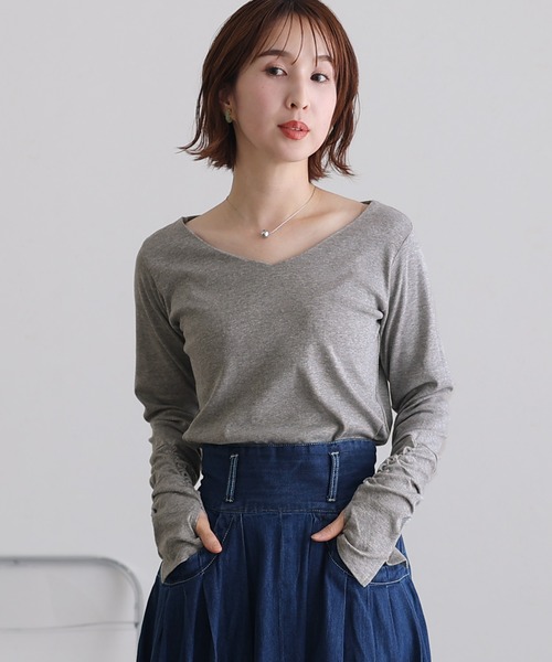 ElegChic(エレグシック)の「Vネック指空きTシャツ 長袖(Tシャツ/カットソー・レディース・グレイッシュベージュ/パープル/ネイビー/ライトグレー/カーキ/オフホワイト/チャコールグレー/杢グレー/ブラック・XL/3L/L/M/4L)」の22枚目の写真