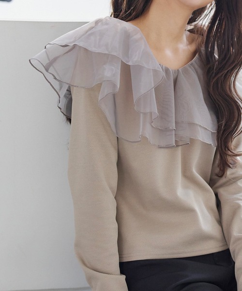 KOBE LETTUCE(コウベレタス)の「シアーフリルトップス(Tシャツ/カットソー・レディース・ブルー/グレイッシュベージュ/ブラック/オフホワイト・FREE)」の4枚目の写真