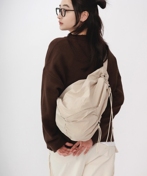 ROOPTOKYO（ループトウキョウ）の「▲shoulder bag/ショルダーバック バックパック ワンショルダーバッグ（ショルダーバッグ・レディース・オフホワイト/ベージュ/ブラック・FREE）」の2枚目の写真