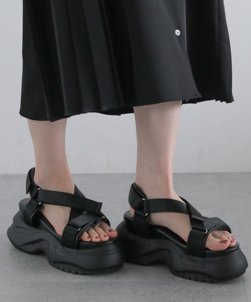 HARE（ハレ）の「スニーカーソールサンダル(HARE)（サンダル・レディース・ホワイト/ブラック・MEDIUM/LARGE）」の3枚目の写真