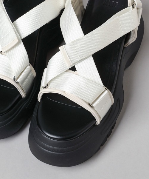 HARE（ハレ）の「スニーカーソールサンダル(HARE)（サンダル・レディース・ホワイト/ブラック・MEDIUM/LARGE）」の4枚目の写真