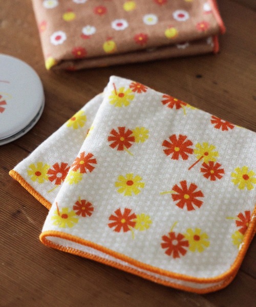 LEPSIM（レプシィム）の「【アデリアレトロ】タオルハンカチ　189340（ハンカチ/ハンドタオル・レディース・ブルー/ホワイト/ピンク/グリーン/キャメル/オレンジ・ONE SIZE）」の6枚目の写真