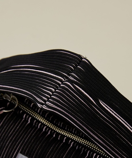 LASTFRAME（ラストフレーム）の「【LASTFRAME(ラストフレーム)】ツートーンラップバッグ（ハンドバッグ・レディース・ブラック/アイボリー・FREE）」の11枚目の写真