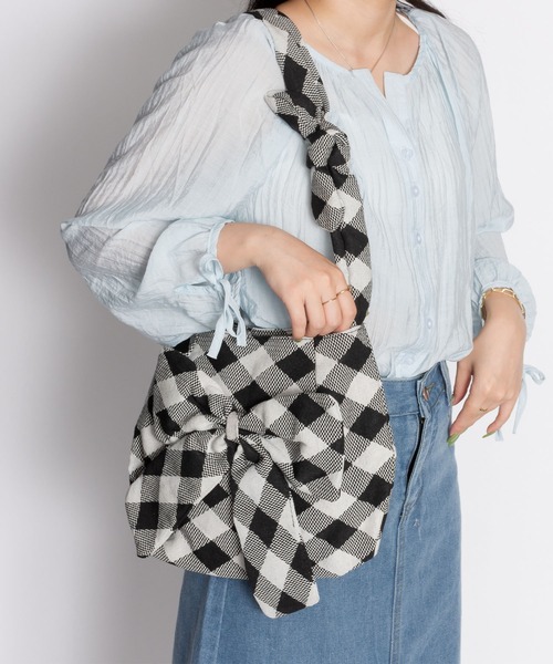 SVEC(シュベック)の「ビックリボン ショルダー ノットバッグ(ショルダーバッグ・レディース・ブラック/ホワイト/チェック・FREE)」の10枚目の写真