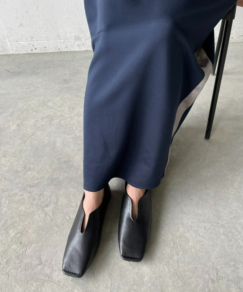 AIC.(エーアイシー)の「カットアウトスクエアトゥーフラットシューズ(パンプス・レディース・シルバー/ブラック/ゴールド・SMALL/MEDIUM/LARGE)」の21枚目の写真