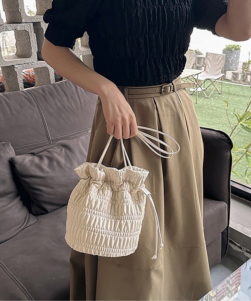 LOPASS（ロパス）の「巾着ショルダーバッグ（ショルダーバッグ・レディース・ピンク/シルバー/ベージュ/ブラック/アイボリー・FREE）」の2枚目の写真