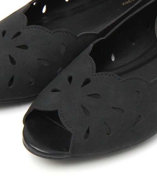 studio CLIP(スタディオクリップ)の「カットワークパンプス(パンプス・レディース・ブラック/ベージュ・LARGE/MEDIUM)」の6枚目の写真