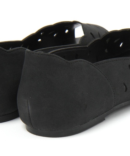 studio CLIP(スタディオクリップ)の「カットワークパンプス(パンプス・レディース・ブラック/ベージュ・LARGE/MEDIUM)」の3枚目の写真