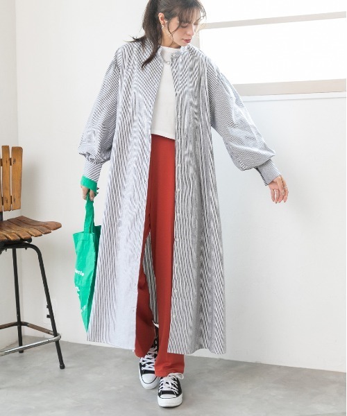 ad thie(アドティエ)の「バルーンスリーブバンドカラーシャツワンピース 無地ストライプ(シャツワンピース・レディース・ホワイト×ピンク/ホワイト×ブラック/オフホワイト/ブラック/ホワイト×パープル/ホワイト×ブルー/グレー/ベージュ/ホワイト×イエロー/ホワイト×ネイビー/ホワイト×グリーン/カーキ・FREE)」の20枚目の写真