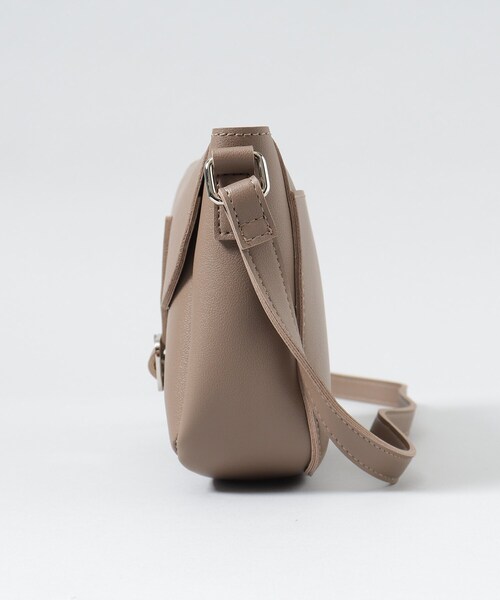 THE SHOP TK (ザ ショップ ティーケー )の「◆【ユニセックスでおすすめ!】フェイクレザーサッチェルバッグ/フラップショルダーバッグ(ショルダーバッグ・メンズ・ブラウン系その他/ブラック・00)」の4枚目の写真