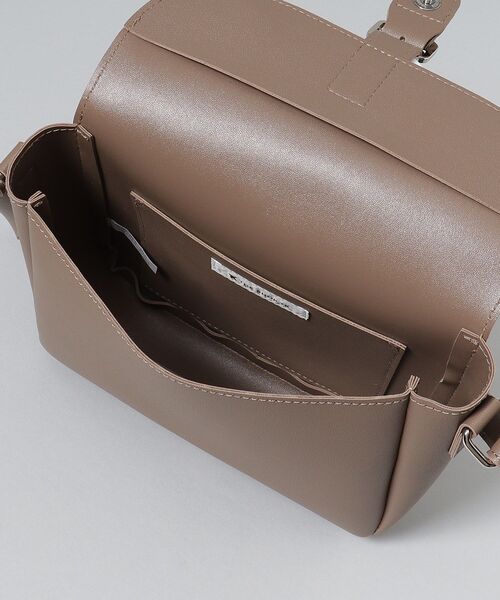 THE SHOP TK (ザ ショップ ティーケー )の「◆【ユニセックスでおすすめ!】フェイクレザーサッチェルバッグ/フラップショルダーバッグ(ショルダーバッグ・メンズ・ブラウン系その他/ブラック・00)」の8枚目の写真
