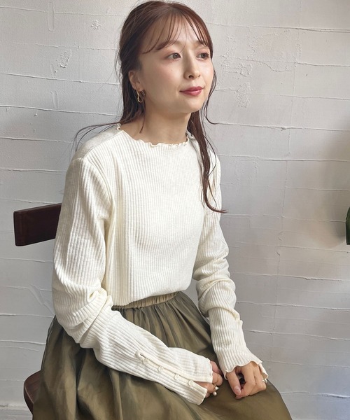 LOWRYS FARM（ローリーズファーム）の「ソデボタンメロークルーＬＳ  970296（Tシャツ/カットソー・レディース・ブラウン/ブラック/アイボリー・FREE）」の4枚目の写真