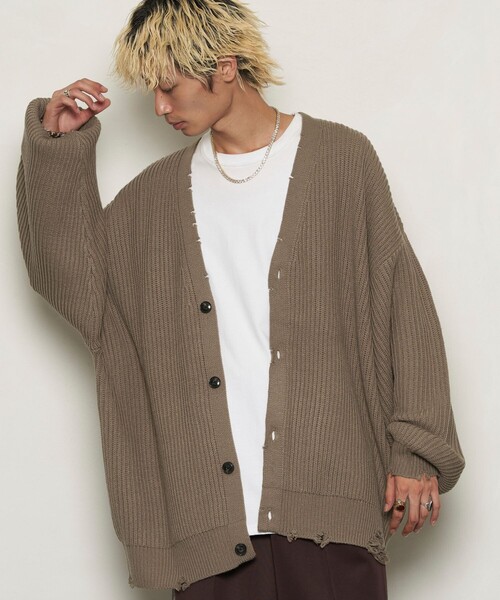 PUBLUX（パブリュクス）の「PUBLUX/パブリュクス スーパービッグダメージニットカーディガン(限定展開)（カーディガン/ボレロ・メンズ・グレイッシュベージュ/オフホワイト/ブラック・MEDIUM/LARGE/SMALL）」の3枚目の写真