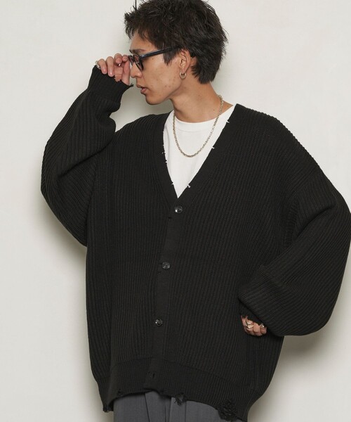 PUBLUX（パブリュクス）の「PUBLUX/パブリュクス スーパービッグダメージニットカーディガン(限定展開)（カーディガン/ボレロ・メンズ・グレイッシュベージュ/オフホワイト/ブラック・MEDIUM/LARGE/SMALL）」の2枚目の写真
