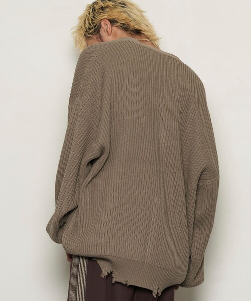 PUBLUX（パブリュクス）の「PUBLUX/パブリュクス スーパービッグダメージニットカーディガン(限定展開)（カーディガン/ボレロ・メンズ・グレイッシュベージュ/オフホワイト/ブラック・MEDIUM/LARGE/SMALL）」の6枚目の写真