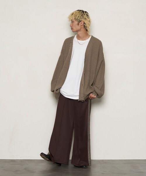 PUBLUX（パブリュクス）の「PUBLUX/パブリュクス スーパービッグダメージニットカーディガン(限定展開)（カーディガン/ボレロ・メンズ・グレイッシュベージュ/オフホワイト/ブラック・MEDIUM/LARGE/SMALL）」の7枚目の写真