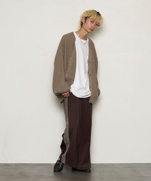 PUBLUX（パブリュクス）の「PUBLUX/パブリュクス スーパービッグダメージニットカーディガン(限定展開)（カーディガン/ボレロ・メンズ・グレイッシュベージュ/オフホワイト/ブラック・MEDIUM/LARGE/SMALL）」の8枚目の写真