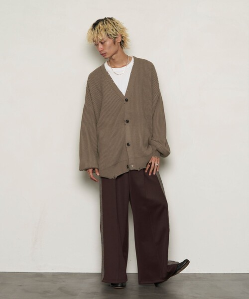 PUBLUX（パブリュクス）の「PUBLUX/パブリュクス スーパービッグダメージニットカーディガン(限定展開)（カーディガン/ボレロ・メンズ・グレイッシュベージュ/オフホワイト/ブラック・MEDIUM/LARGE/SMALL）」の9枚目の写真