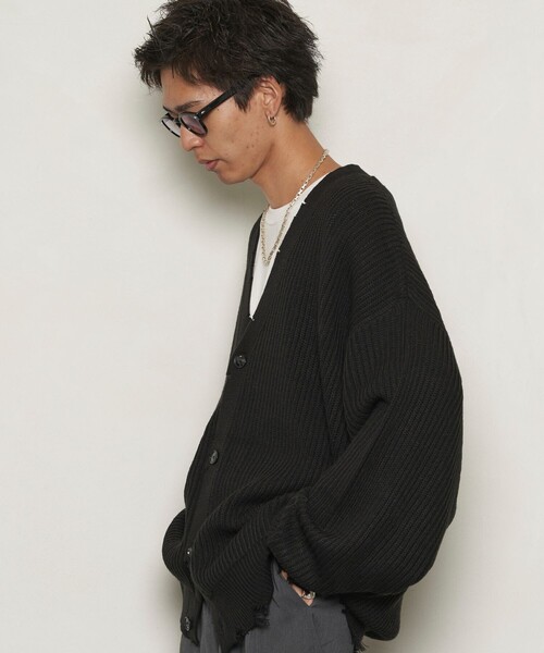 PUBLUX（パブリュクス）の「PUBLUX/パブリュクス スーパービッグダメージニットカーディガン(限定展開)（カーディガン/ボレロ・メンズ・グレイッシュベージュ/オフホワイト/ブラック・MEDIUM/LARGE/SMALL）」の15枚目の写真