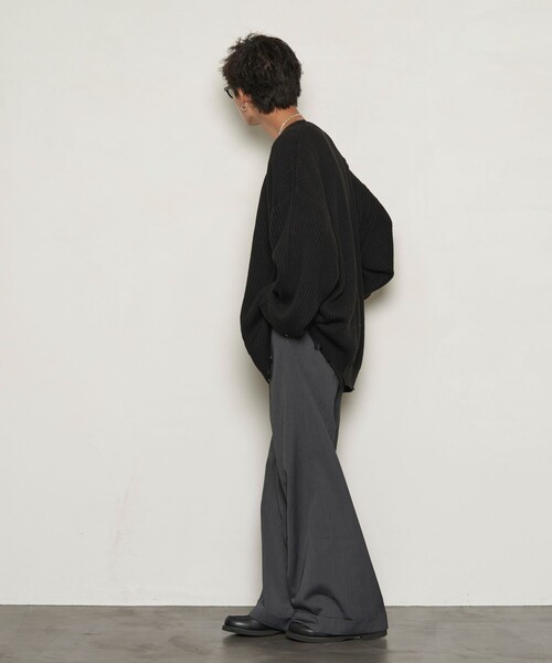 PUBLUX（パブリュクス）の「PUBLUX/パブリュクス スーパービッグダメージニットカーディガン(限定展開)（カーディガン/ボレロ・メンズ・グレイッシュベージュ/オフホワイト/ブラック・MEDIUM/LARGE/SMALL）」の21枚目の写真