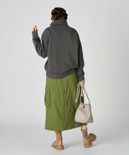 BACK NUMBER(バックナンバー)の「【BACK NUMBER】【エアリースウェット】製品染めタートルネックスウェット(スウェット・レディース・ダークグレー/キナリ・L/M)」の7枚目の写真
