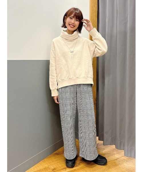 BACK NUMBER(バックナンバー)の「【BACK NUMBER】【エアリースウェット】製品染めタートルネックスウェット(スウェット・レディース・ダークグレー/キナリ・L/M)」の15枚目の写真