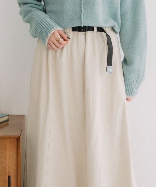 POU DOU DOU（プードゥドゥ）の「プラバックルベルトフレアヘムスカート（スカート・レディース・インディゴブルー/キナリ/イエロー/ブラック・3）」の18枚目の写真