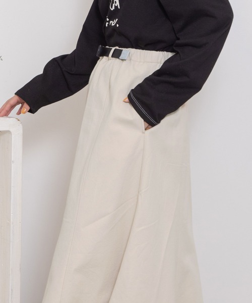 POU DOU DOU（プードゥドゥ）の「プラバックルベルトフレアヘムスカート（スカート・レディース・インディゴブルー/キナリ/イエロー/ブラック・3）」の6枚目の写真