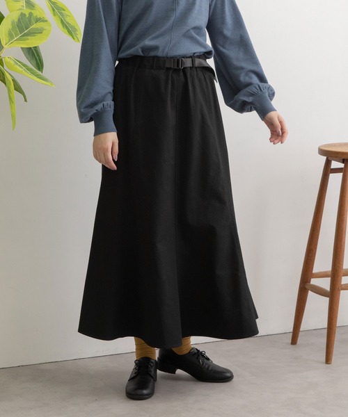 POU DOU DOU（プードゥドゥ）の「プラバックルベルトフレアヘムスカート（スカート・レディース・インディゴブルー/キナリ/イエロー/ブラック・3）」の8枚目の写真