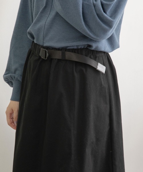 POU DOU DOU（プードゥドゥ）の「プラバックルベルトフレアヘムスカート（スカート・レディース・インディゴブルー/キナリ/イエロー/ブラック・3）」の13枚目の写真