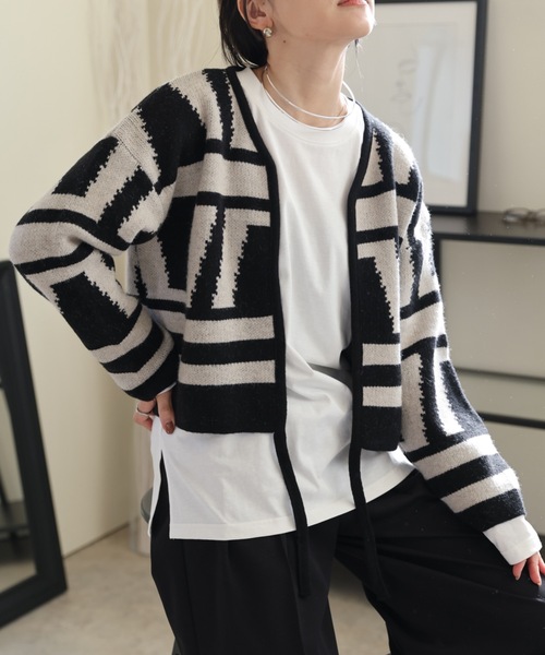 ULEULA（ウルア）の「幾何学柄網ニットカーディガン（カーディガン/ボレロ・レディース・ブラック・FREE）」の3枚目の写真