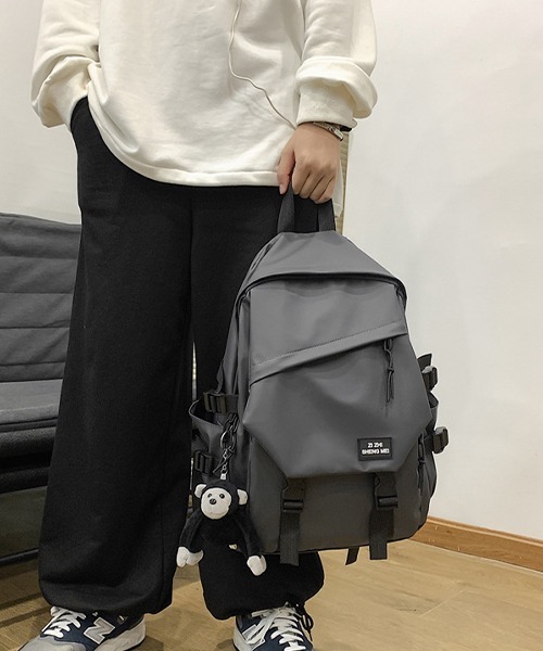 r*s様 【極美品】Ami Paris A4ナイロンリュック バックルデザイン セール】 ナイロン A4リュック Mサイズ （リュック・バック