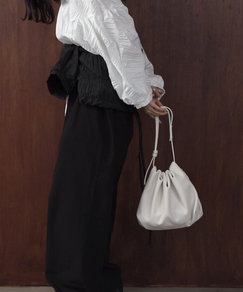 lawgy（ラウジー）の「faux leather gather bag / フォーレザー