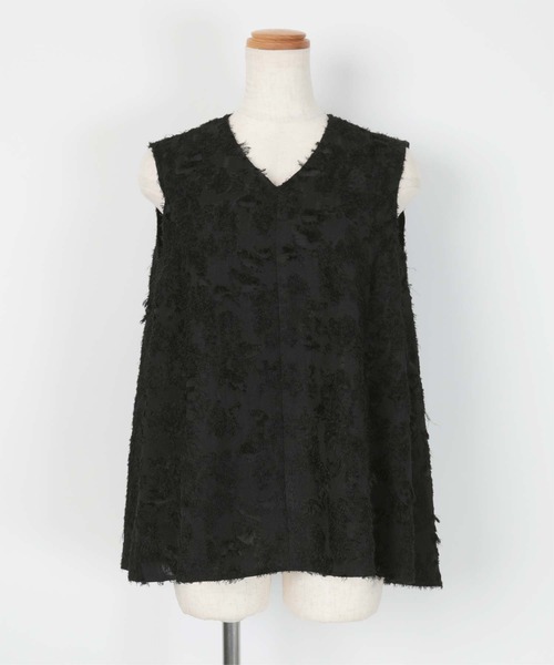 UR'S（ユアーズ）の「シャギージャガードVネックフレアトップス（タンクトップ・レディース・ブラック/アイボリー・L/M/S）」の13枚目の写真