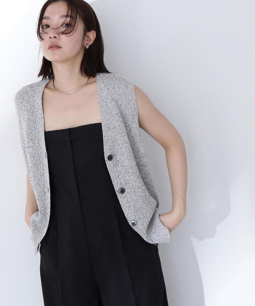NATURAL BEAUTY BASIC（ナチュラルビューティーベーシック）の「◇【Oggi掲載】ラメループヤーンニットベスト（ベスト・レディース・ブラック/グレー系その他/オフホワイト・FREE）」の20枚目の写真