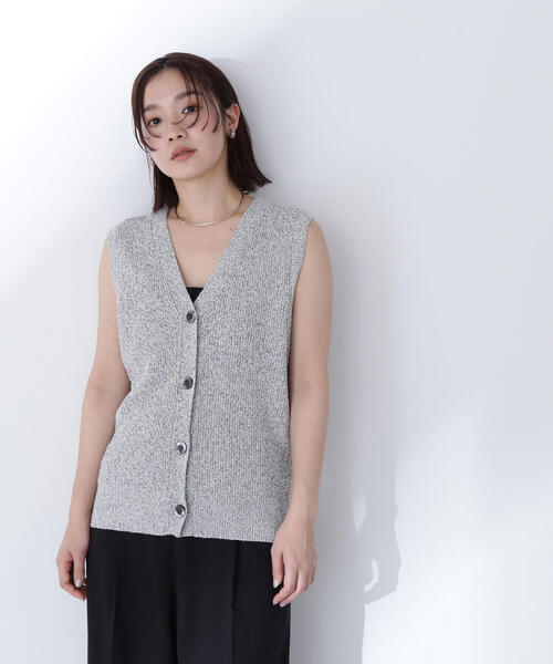NATURAL BEAUTY BASIC（ナチュラルビューティーベーシック）の「◇【Oggi掲載】ラメループヤーンニットベスト（ベスト・レディース・ブラック/グレー系その他/オフホワイト・FREE）」の18枚目の写真