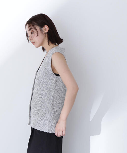 NATURAL BEAUTY BASIC（ナチュラルビューティーベーシック）の「◇【Oggi掲載】ラメループヤーンニットベスト（ベスト・レディース・ブラック/グレー系その他/オフホワイト・FREE）」の17枚目の写真
