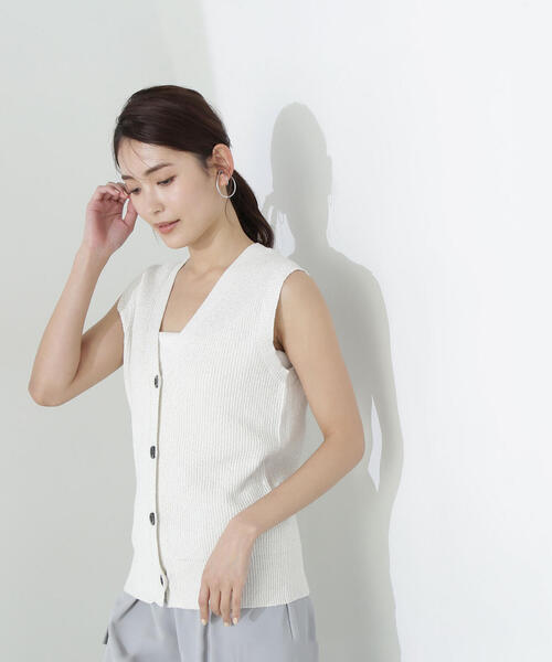 NATURAL BEAUTY BASIC（ナチュラルビューティーベーシック）の「◇【Oggi掲載】ラメループヤーンニットベスト（ベスト・レディース・ブラック/グレー系その他/オフホワイト・FREE）」の10枚目の写真