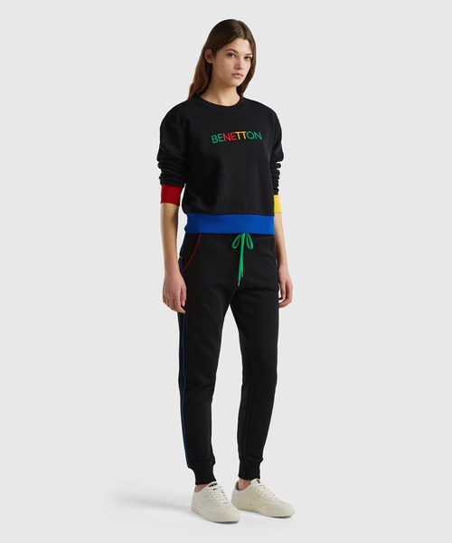 BENETTON (UNITED COLORS OF BENETTON)(ベネトンユナイテッドカラーズオブベネトン)の「フロントプリントクルーネックスウェット・トレーナー(スウェット・レディース・ブラック系その他/ホワイト系その他・MEDIUM/SMALL/X-SMALL/XX-SMALL)」の9枚目の写真