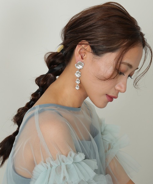 Kana(カナ)の「ヴィンテージ フラワー ロング ピアス(ピアス(両耳用)・レディース・シルバー/ゴールド・フリー)」の5枚目の写真