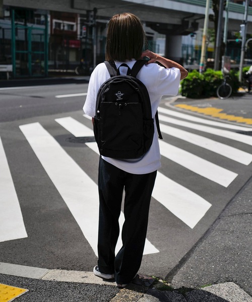 THRASHER（スラッシャー）の「GONZ SAD BACKPACK 20L/スラッシャー撥水加工ノートパソコン収納可能サイズリップストックナイロンバックパック（バックパック/リュック・メンズ・ライトグレー/ブラック×ホワイト/ブルー・FREE）」の17枚目の写真