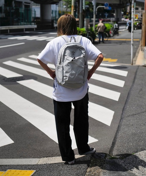 THRASHER（スラッシャー）の「GONZ SAD BACKPACK 20L/スラッシャー撥水加工ノートパソコン収納可能サイズリップストックナイロンバックパック（バックパック/リュック・メンズ・ライトグレー/ブラック×ホワイト/ブルー・FREE）」の13枚目の写真