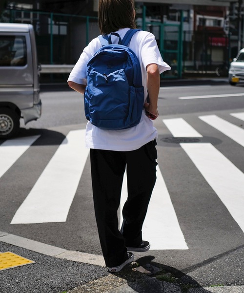 THRASHER（スラッシャー）の「GONZ SAD BACKPACK 20L/スラッシャー撥水加工ノートパソコン収納可能サイズリップストックナイロンバックパック（バックパック/リュック・メンズ・ライトグレー/ブラック×ホワイト/ブルー・FREE）」の8枚目の写真