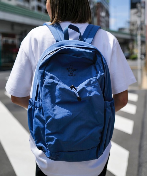 THRASHER（スラッシャー）の「GONZ SAD BACKPACK 20L/スラッシャー撥水加工ノートパソコン収納可能サイズリップストックナイロンバックパック（バックパック/リュック・メンズ・ライトグレー/ブラック×ホワイト/ブルー・FREE）」の7枚目の写真