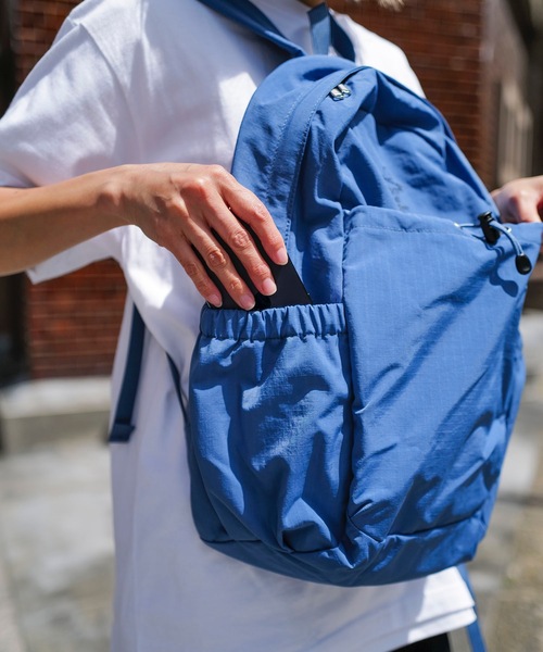 THRASHER（スラッシャー）の「GONZ SAD BACKPACK 20L/スラッシャー撥水加工ノートパソコン収納可能サイズリップストックナイロンバックパック（バックパック/リュック・メンズ・ライトグレー/ブラック×ホワイト/ブルー・FREE）」の5枚目の写真