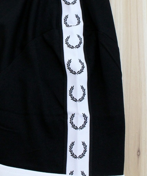 FRED PERRY(フレッドペリー)の「テープ付きリンガーTシャツ TAPED RINGER T-SHIRT(Tシャツ/カットソー・メンズ・ホワイト/ブラック・L/M)」の6枚目の写真