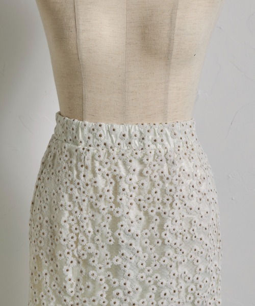 tocco closet(トッコ クローゼット)の「金糸入りフラワー刺繍セミマーメイドスカート(スカート・レディース・ピンク/オフホワイト・M)」の15枚目の写真
