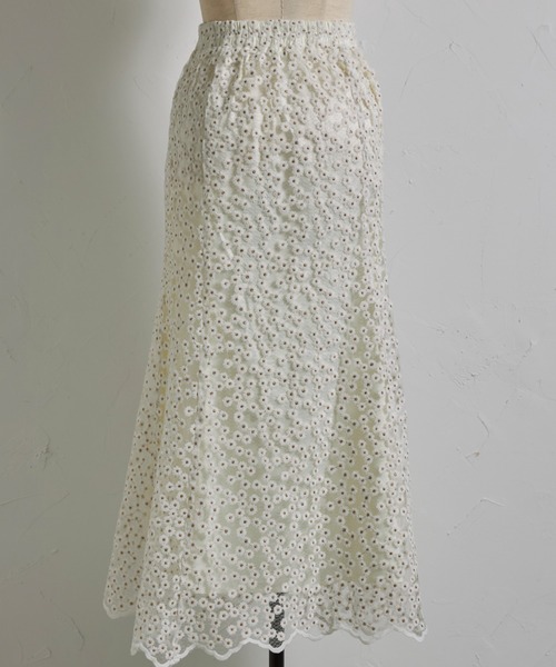 tocco closet(トッコ クローゼット)の「金糸入りフラワー刺繍セミマーメイドスカート(スカート・レディース・ピンク/オフホワイト・M)」の19枚目の写真