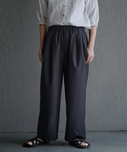 apartment department(アパートメントデパートメント)の「ツータック イージーワイドパンツ(その他パンツ・レディース・黄緑系/ネイビー・フリー)」の11枚目の写真
